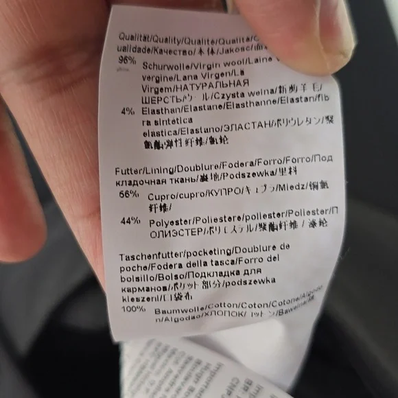 Hugo boss 2 buttom closure office formal virgen wool blend blazer. - Picture 6 of 8